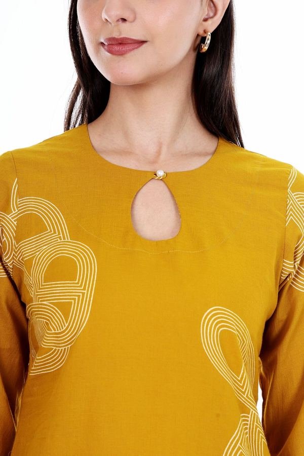 Dastoor short kurti, keyhole and button
