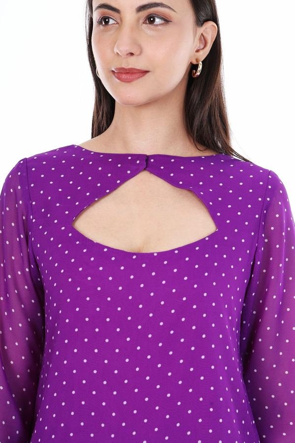 Nazaakat short kurti, cut-out neckline